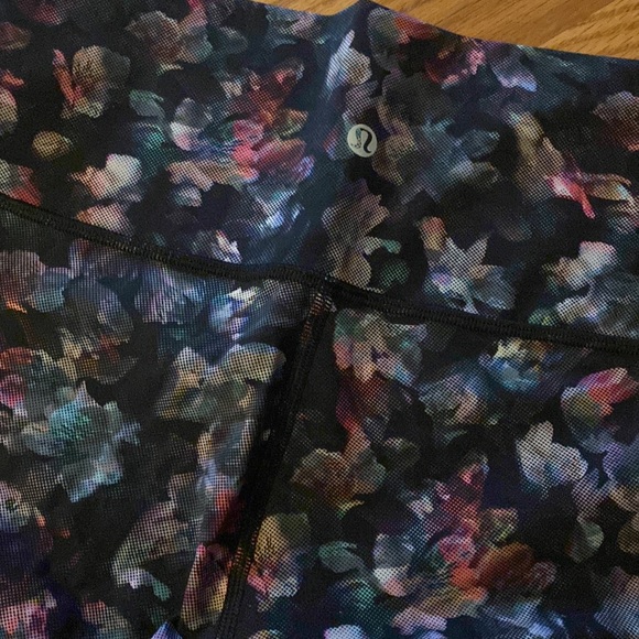 28” Lululemon Wunder Under Leggings - Picture 3 of 6